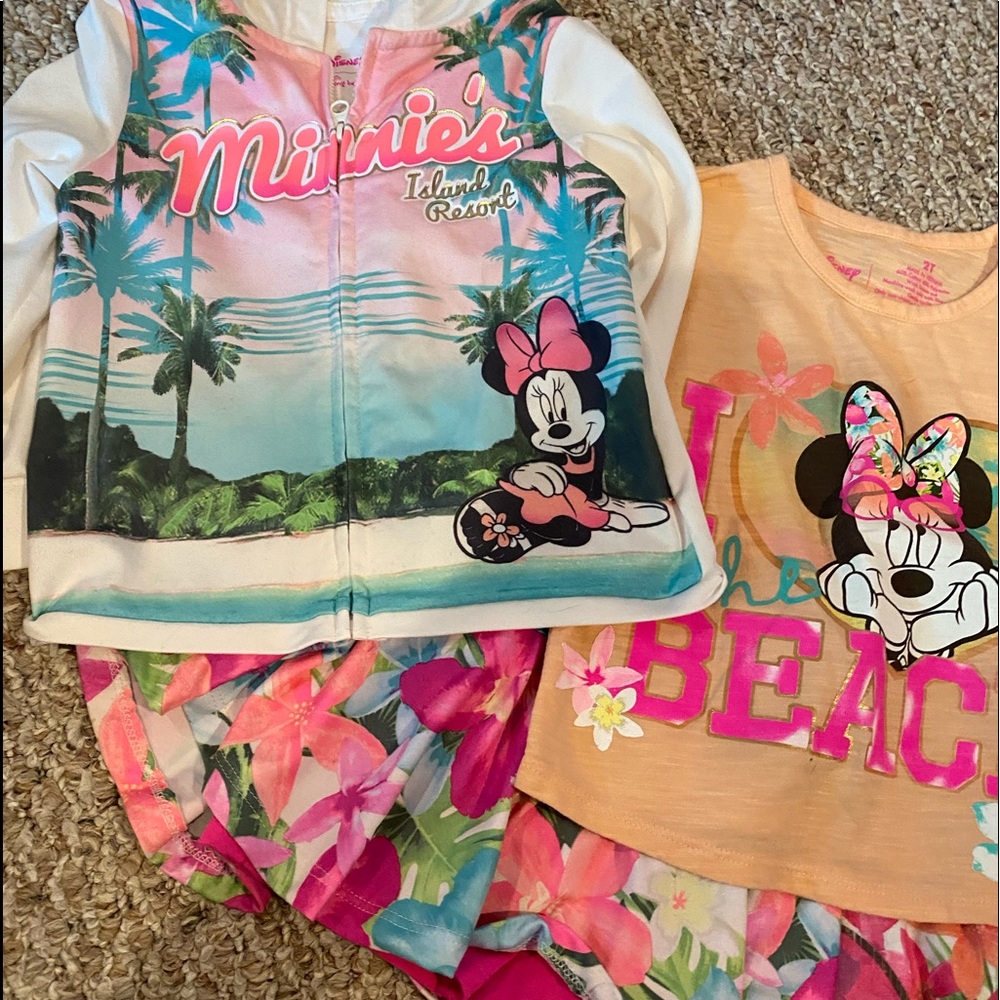 4 PCs Disney’s Minnie outfit lot size 2t